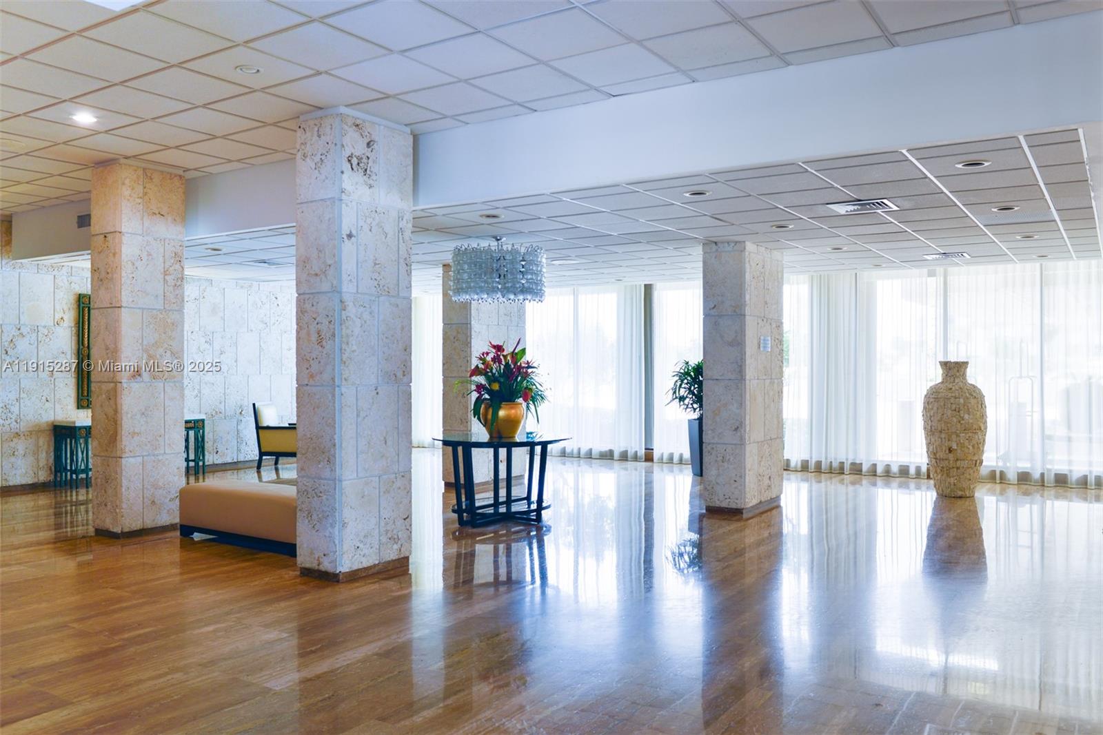 See details 17N 1 / 2 870 sq. ft. $ 2025-11-17 0 Photo