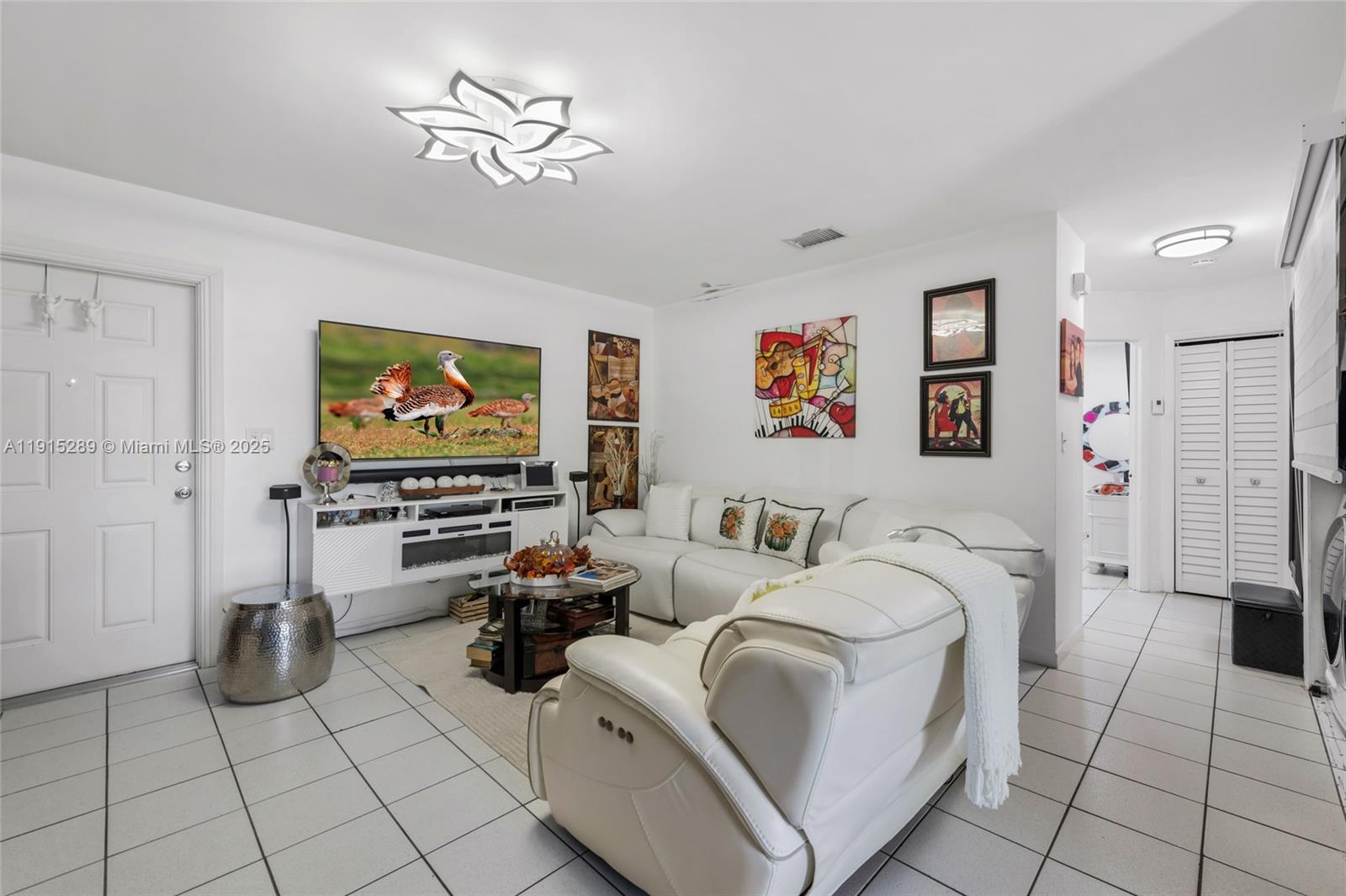   /  2720 sq. ft. $ 2025-11-17 0 Photo