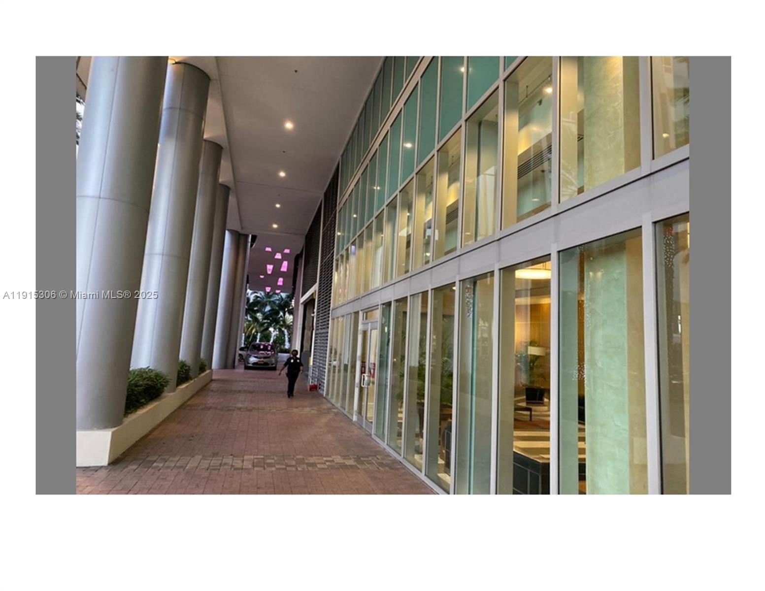 1910  /   кв.футов $ 2025-11-17 0 Фото