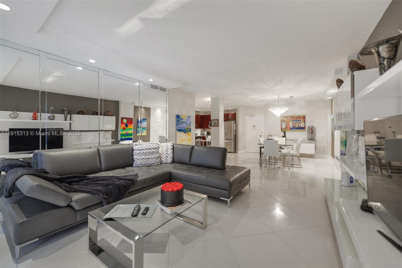 See details 5G 2 / 2 1240 sq. ft. $ 2025-11-17 0 Photo