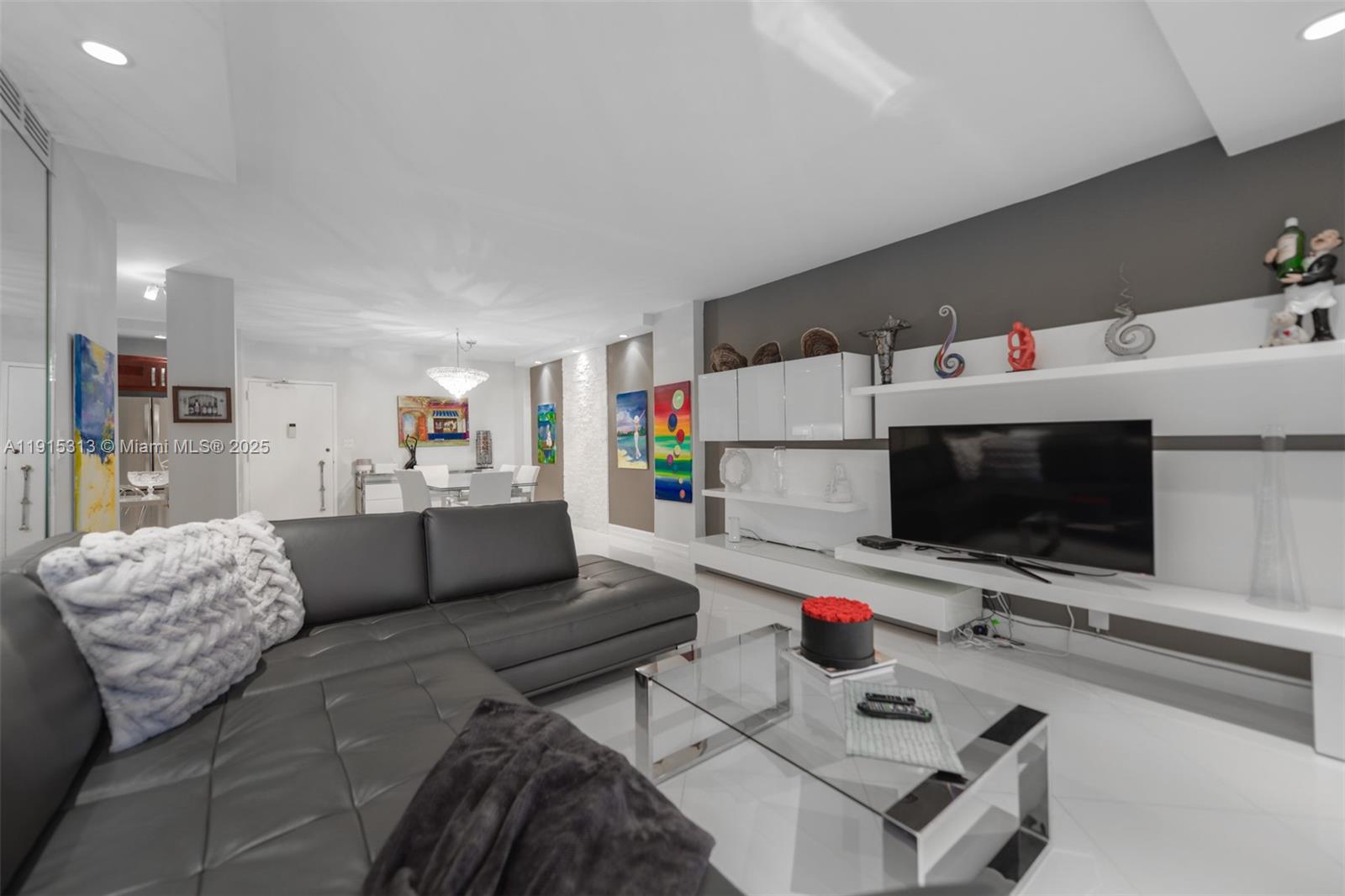 See details 5G 2 / 2 1240 sq. ft. $ 2025-11-17 0 Photo