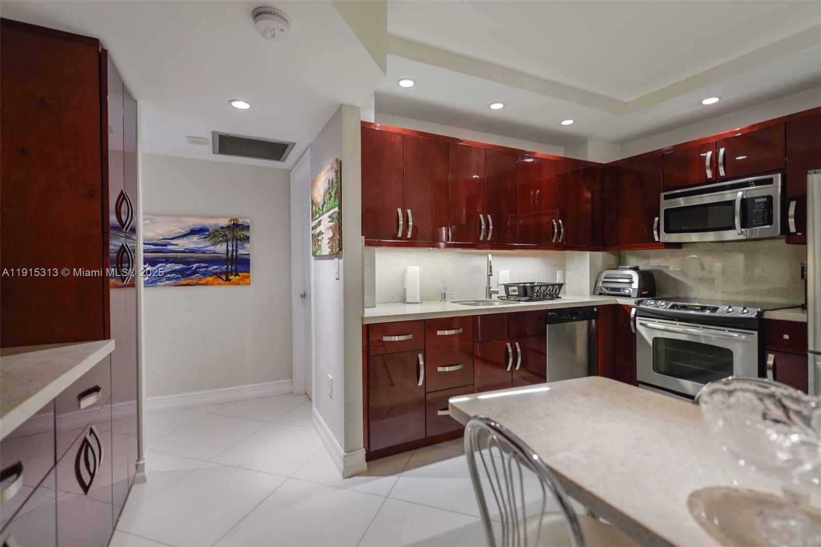 See details 5G 2 / 2 1240 sq. ft. $ 2025-11-17 0 Photo