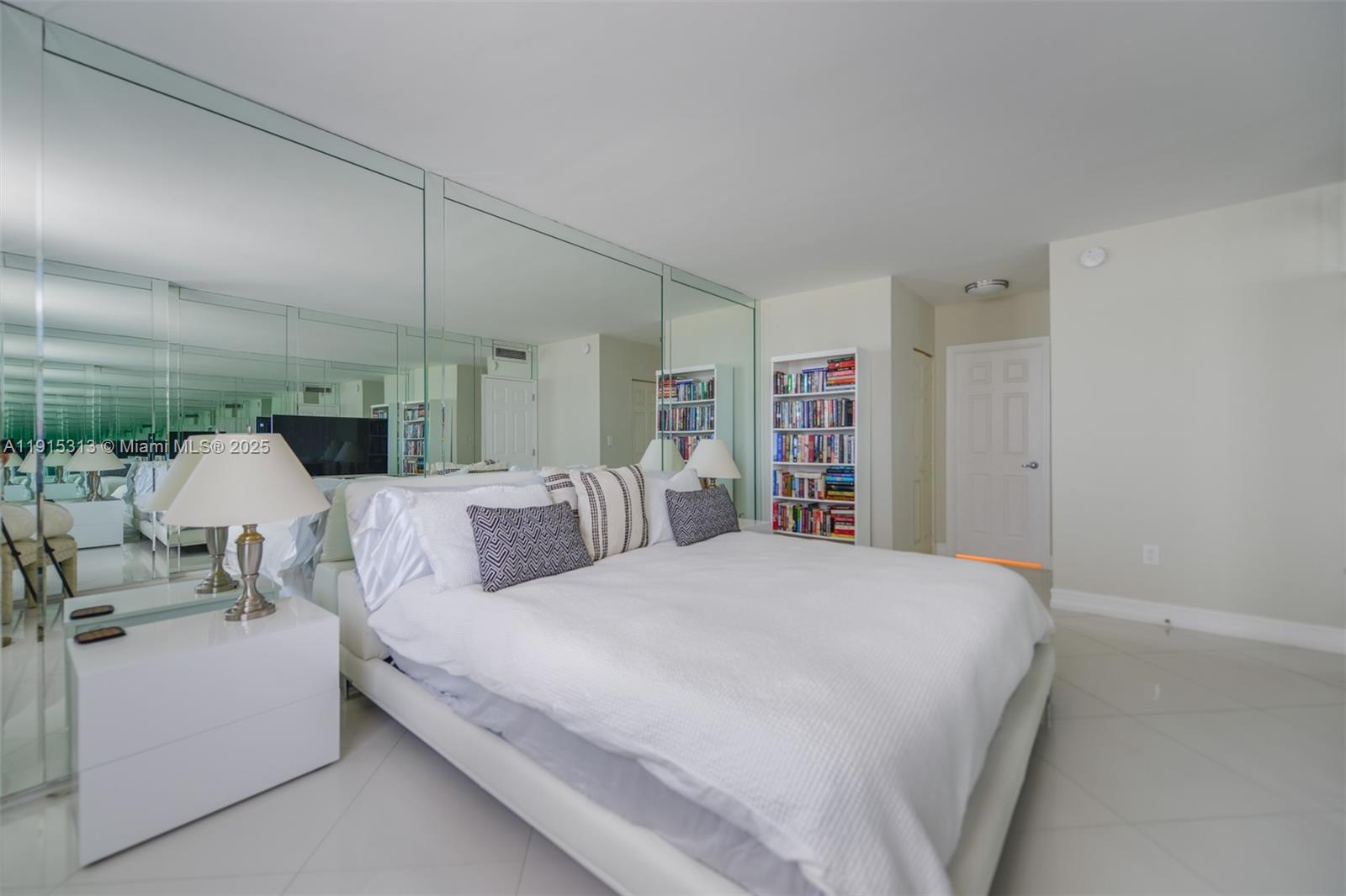 See details 5G 2 / 2 1240 sq. ft. $ 2025-11-17 0 Photo