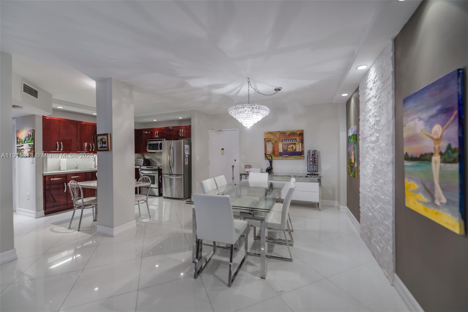 See details 5G 2 / 2 1240 sq. ft. $ 2025-11-17 0 Photo