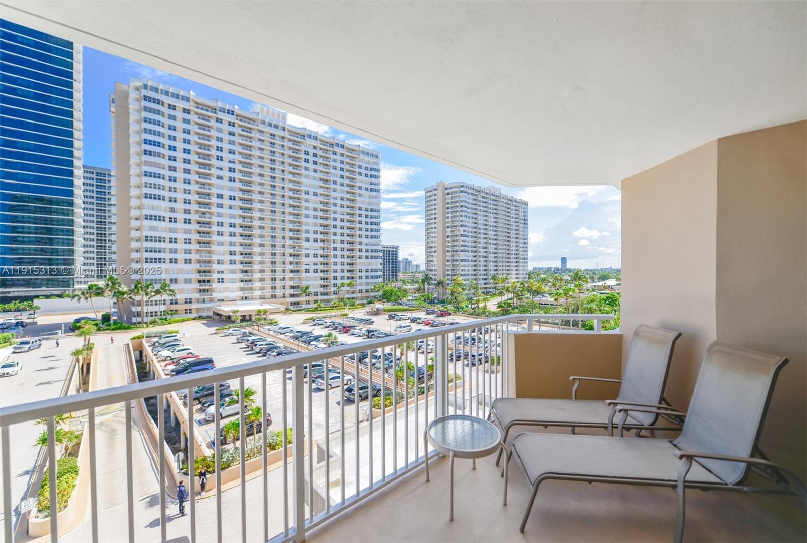 See details 5G 2 / 2 1240 sq. ft. $ 2025-11-17 0 Photo