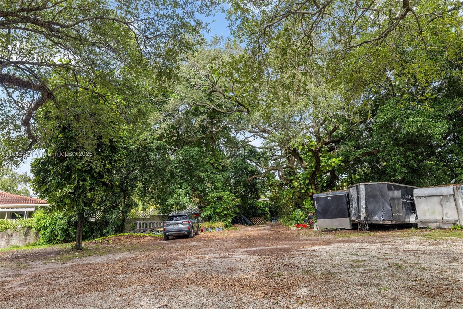   /   кв.футов $ 2025-11-17 0 Фото