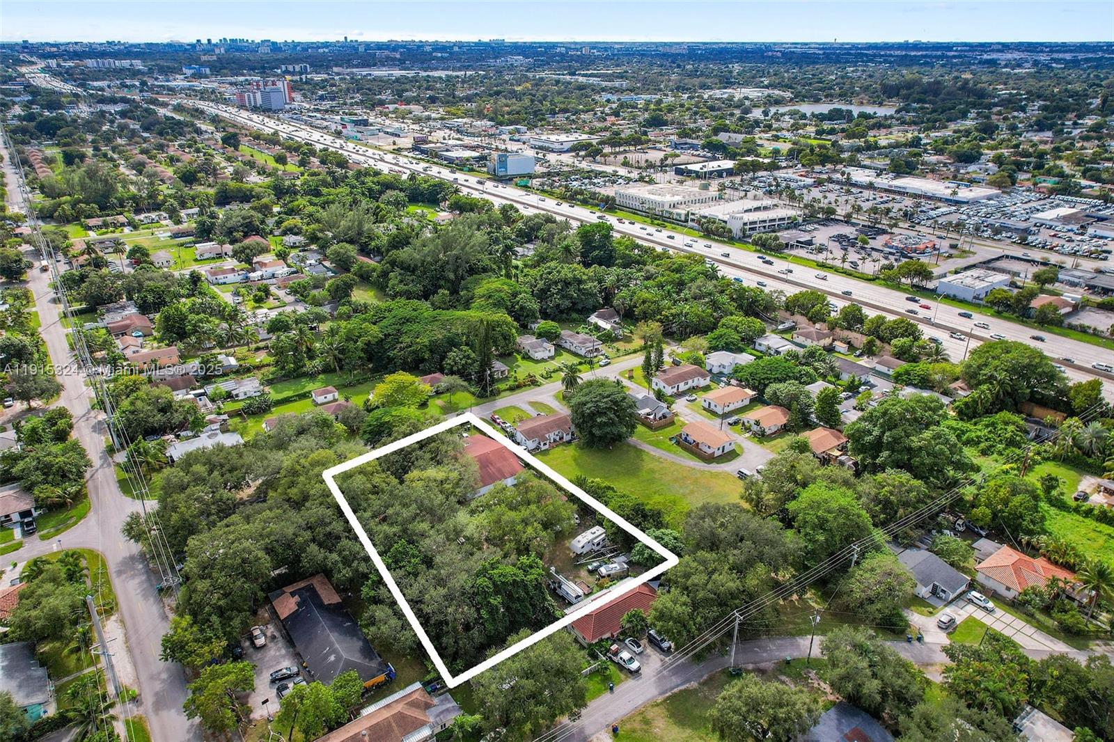   /   кв.футов $ 2025-11-17 0 Фото