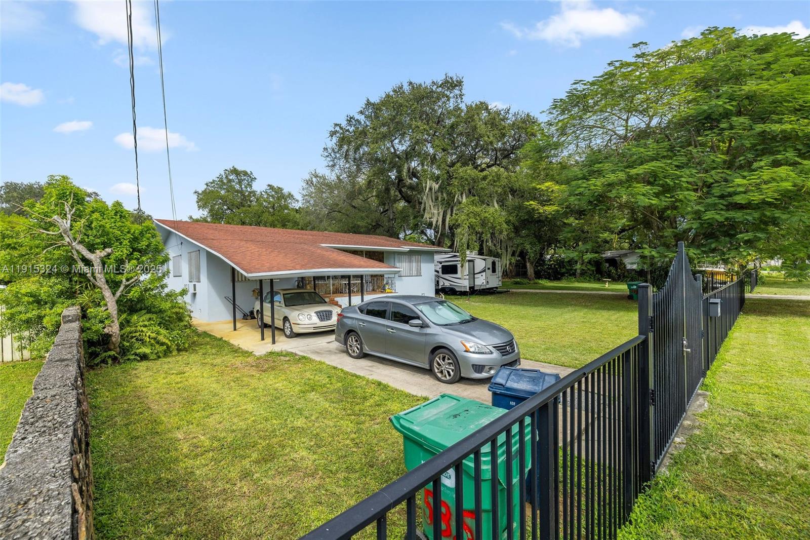   /   кв.футов $ 2025-11-17 0 Фото