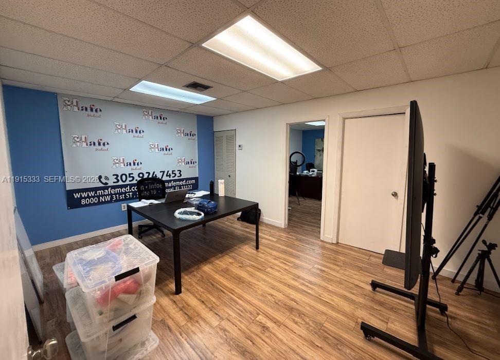 19  /   sq. ft. $ 2025-11-17 0 Photo