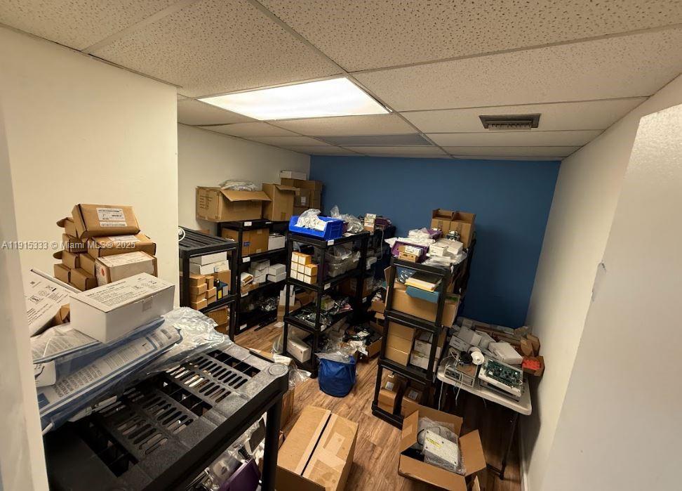 See details 19 / sq. ft. $ 2025-11-17 0 Photo