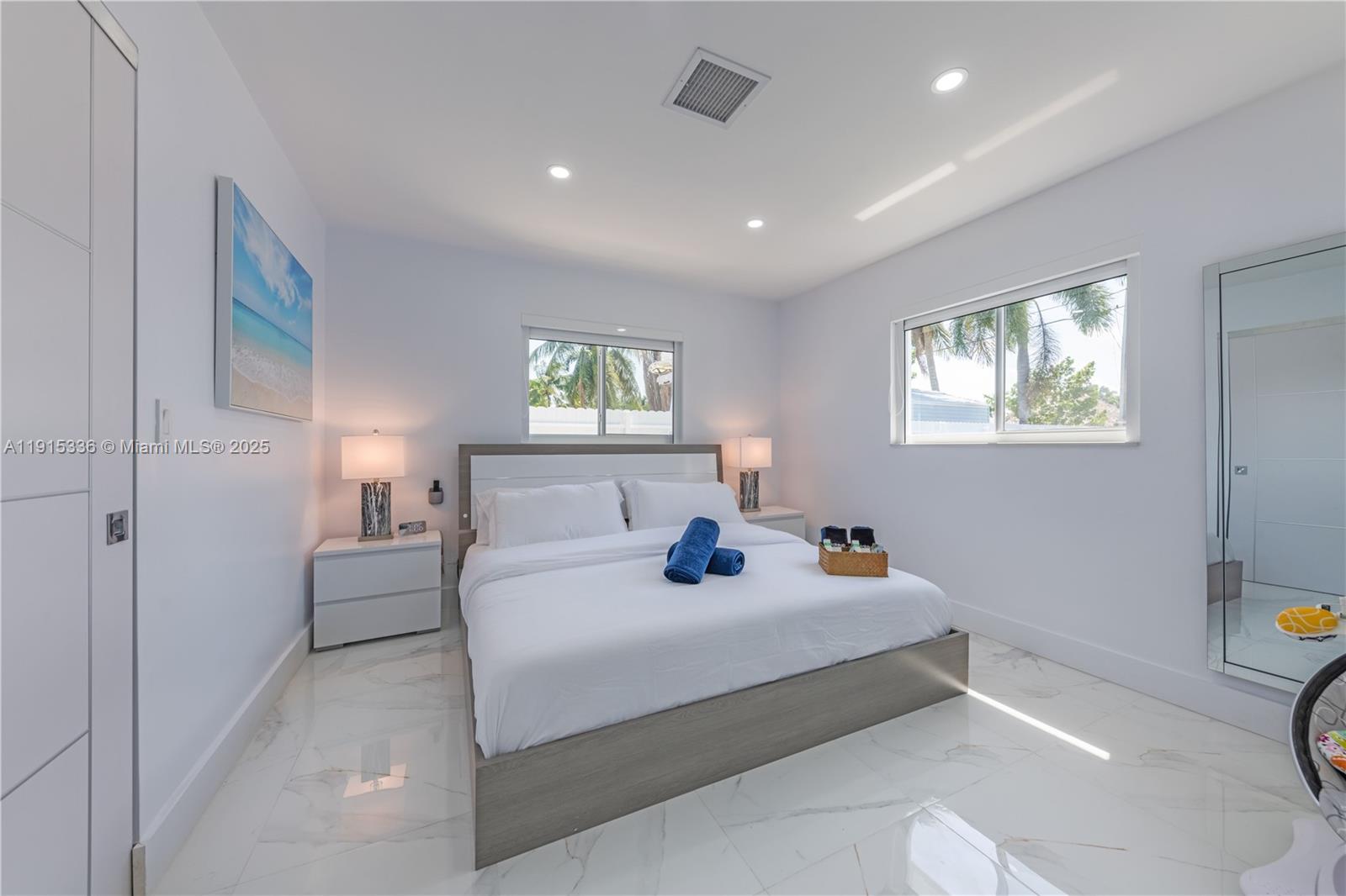 Подробнее 317 3 / 2 1194 кв.футов $ 2025-11-17 0 Фото