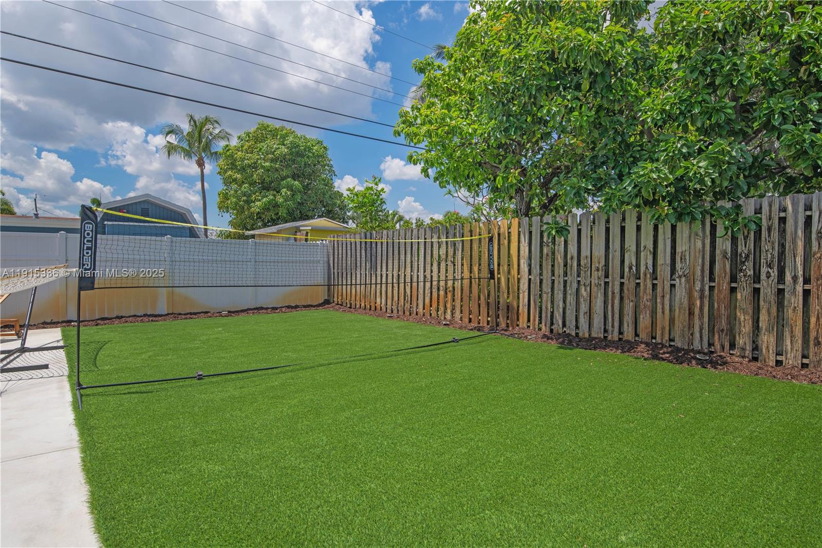 Подробнее 317 3 / 2 1194 кв.футов $ 2025-11-17 0 Фото