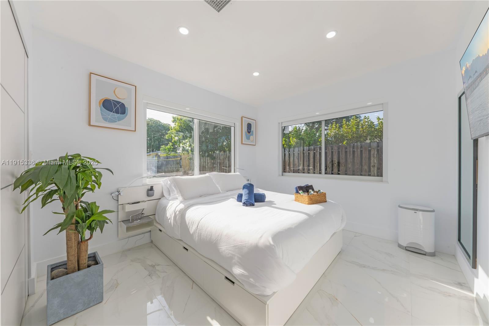 Подробнее 317 3 / 2 1194 кв.футов $ 2025-11-17 0 Фото