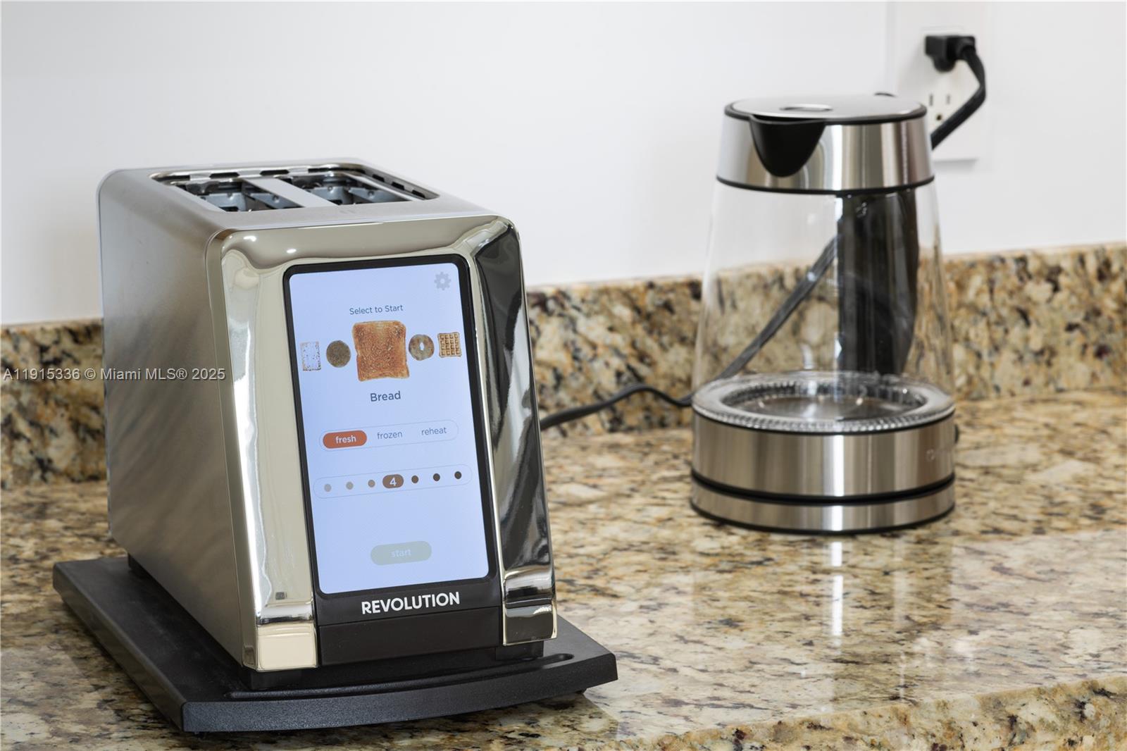 Подробнее 317 3 / 2 1194 кв.футов $ 2025-11-17 0 Фото