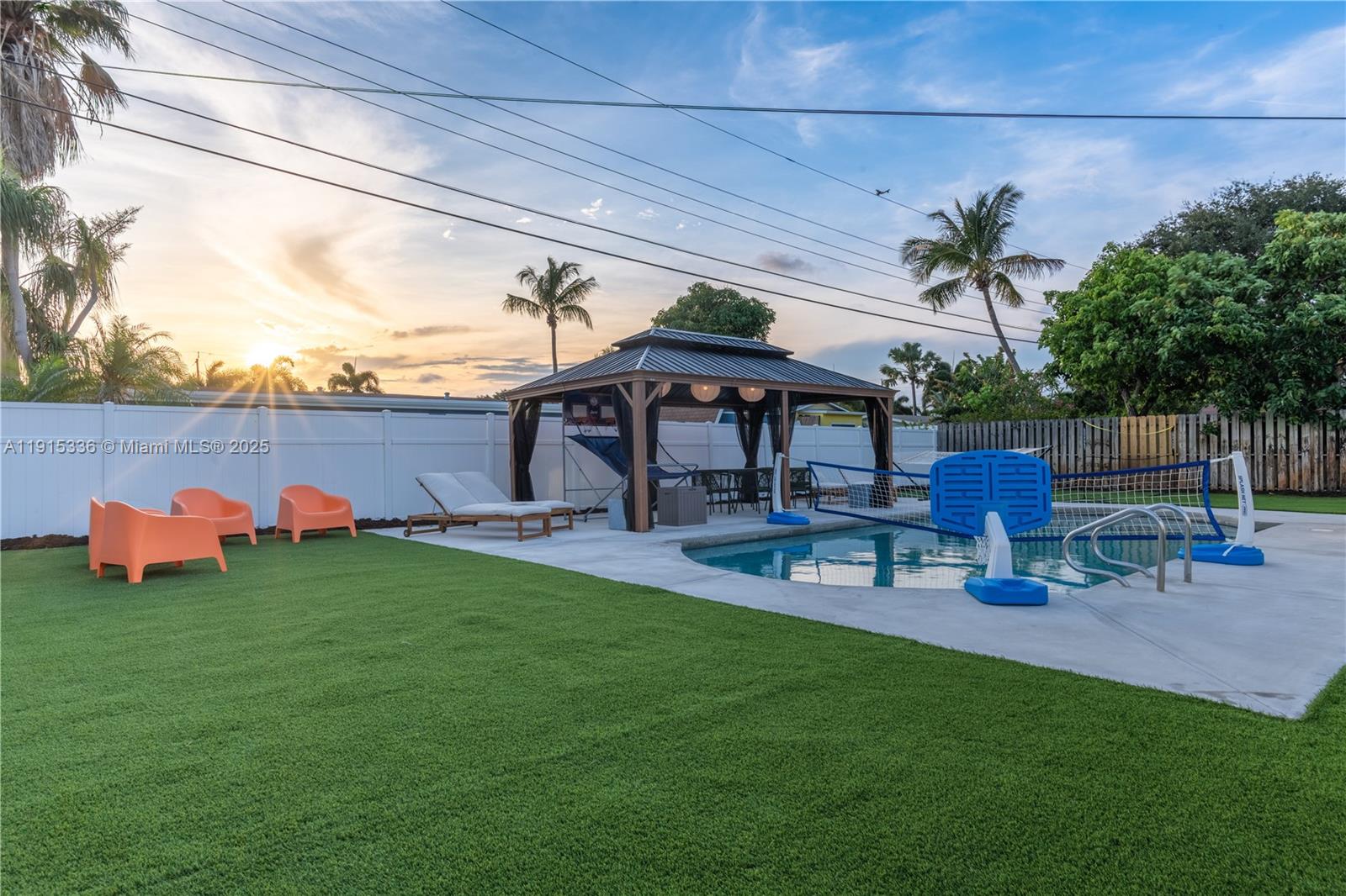 Подробнее 317 3 / 2 1194 кв.футов $ 2025-11-17 0 Фото