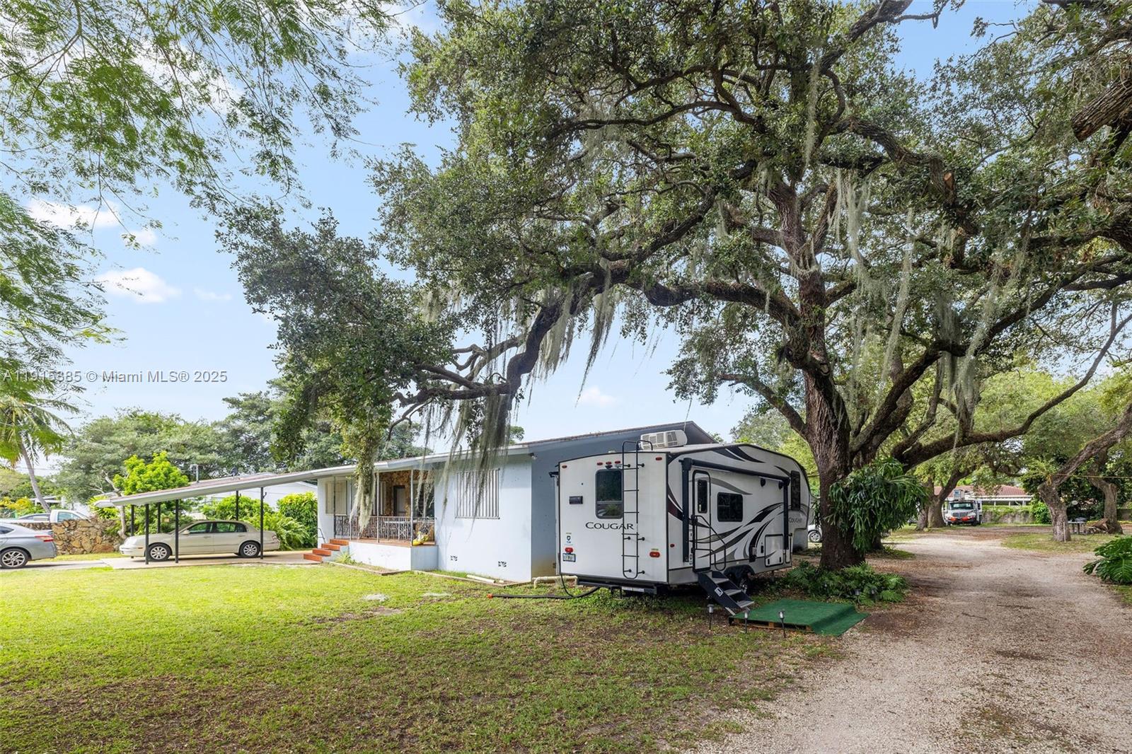   /  4886 кв.футов $ 2025-11-17 0 Фото