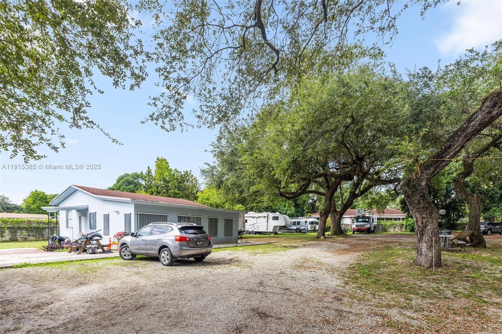   /  4886 кв.футов $ 2025-11-17 0 Фото