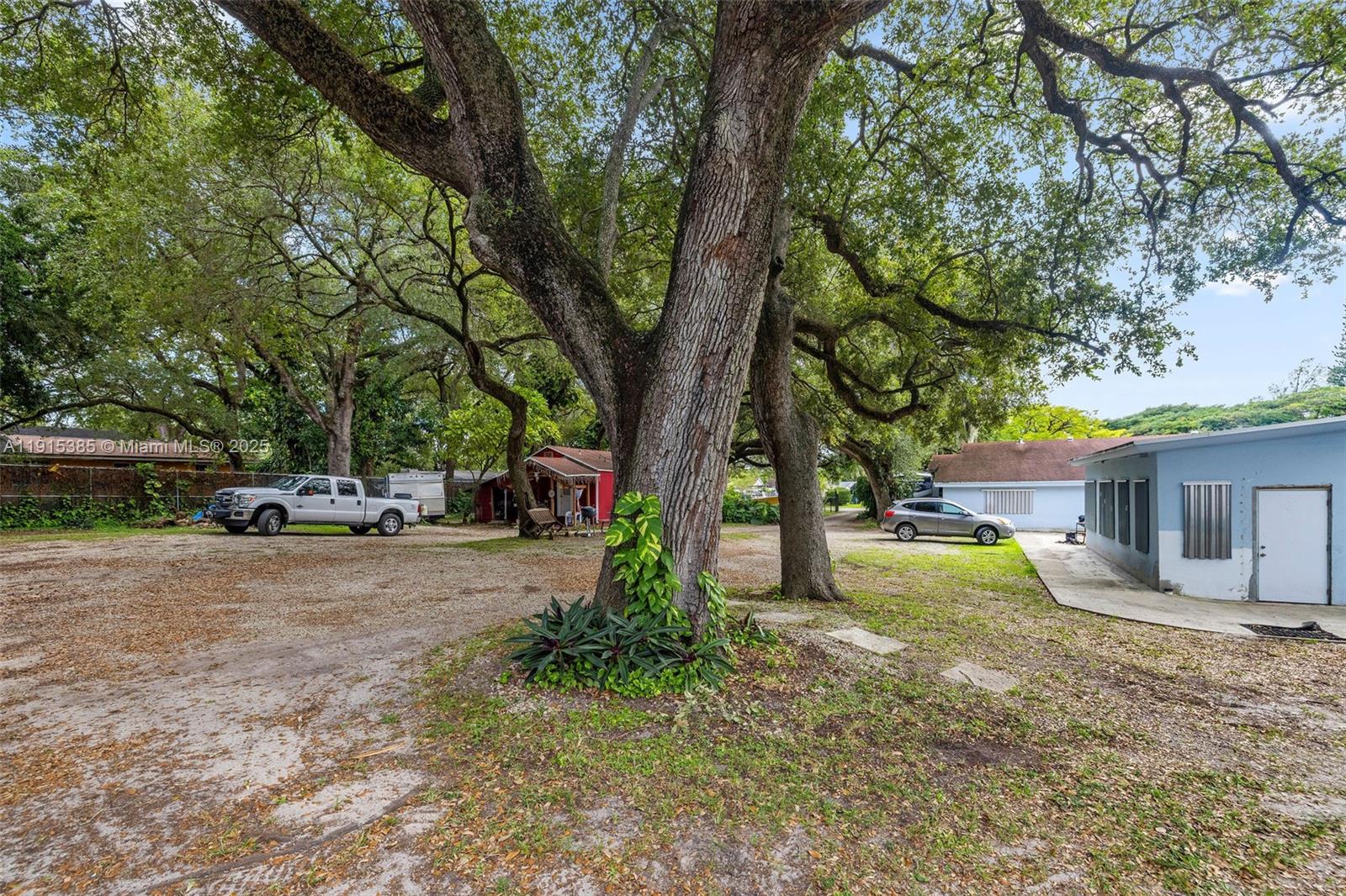   /  4886 кв.футов $ 2025-11-17 0 Фото