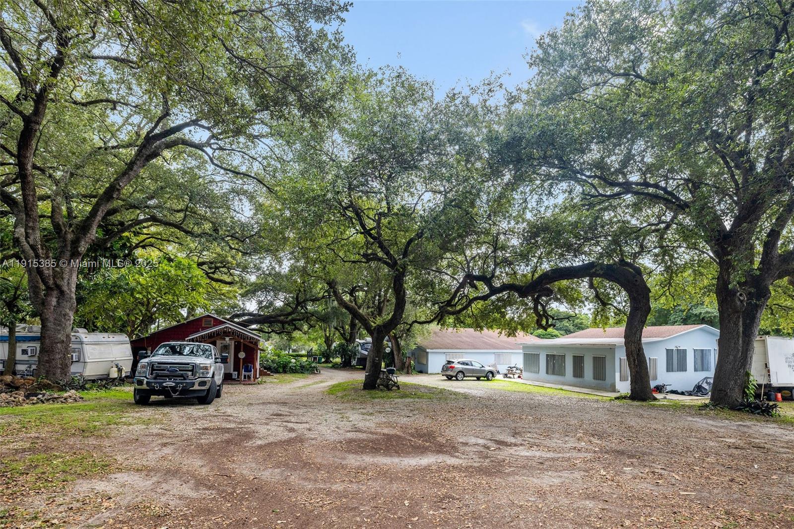   /  4886 кв.футов $ 2025-11-17 0 Фото