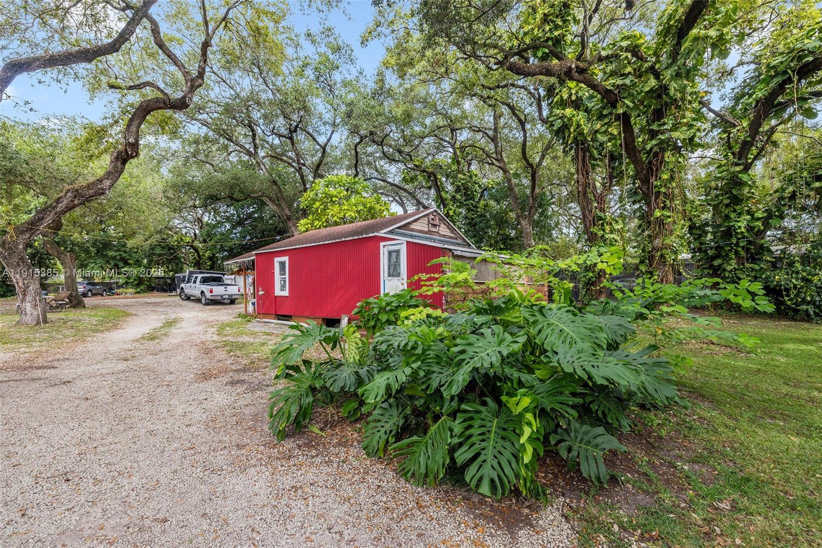   /  4886 кв.футов $ 2025-11-17 0 Фото