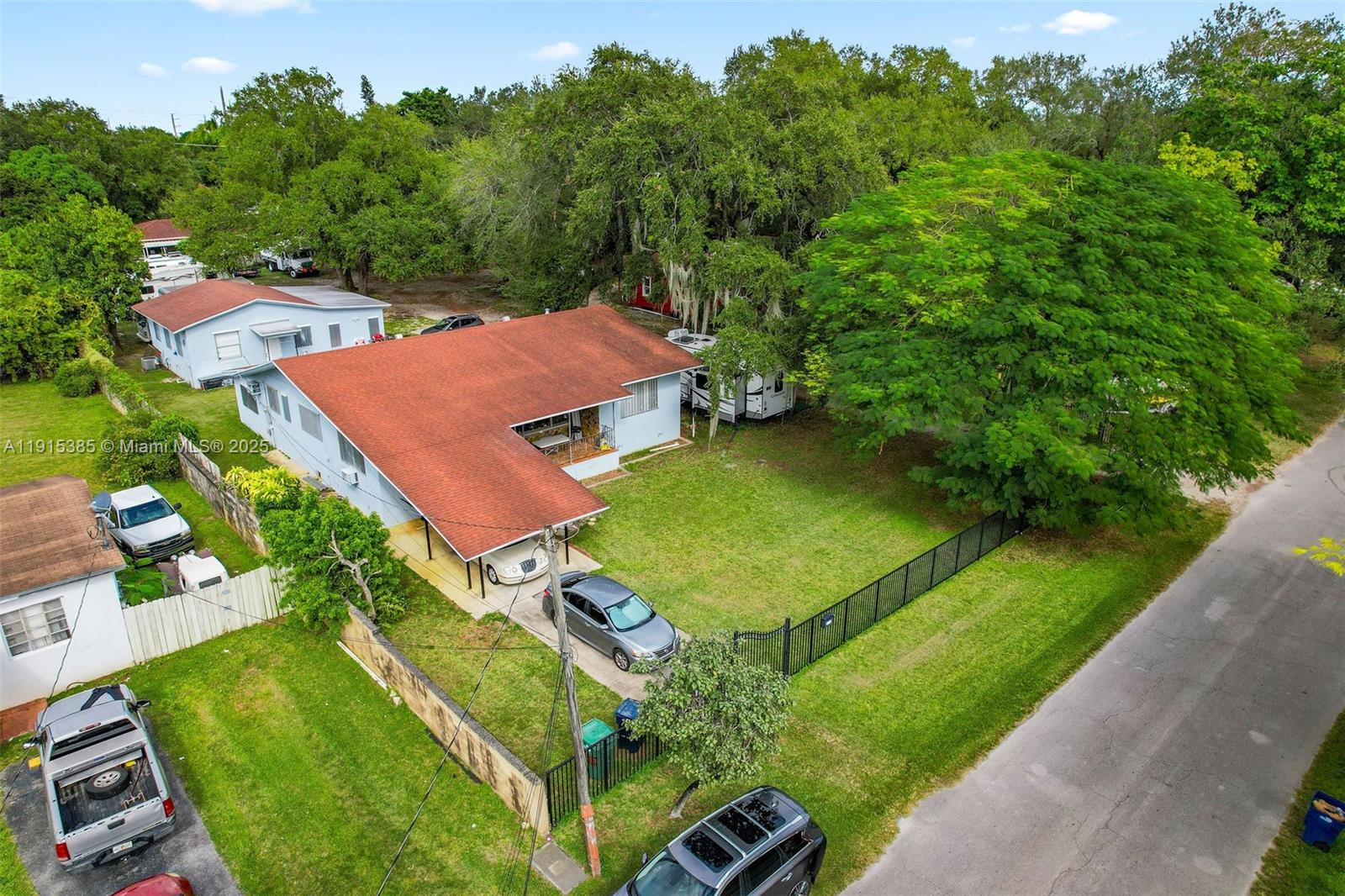   /  4886 кв.футов $ 2025-11-17 0 Фото