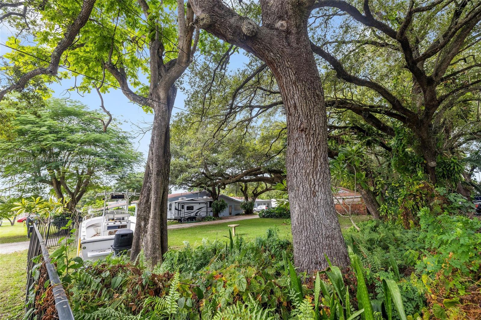   /  4886 кв.футов $ 2025-11-17 0 Фото