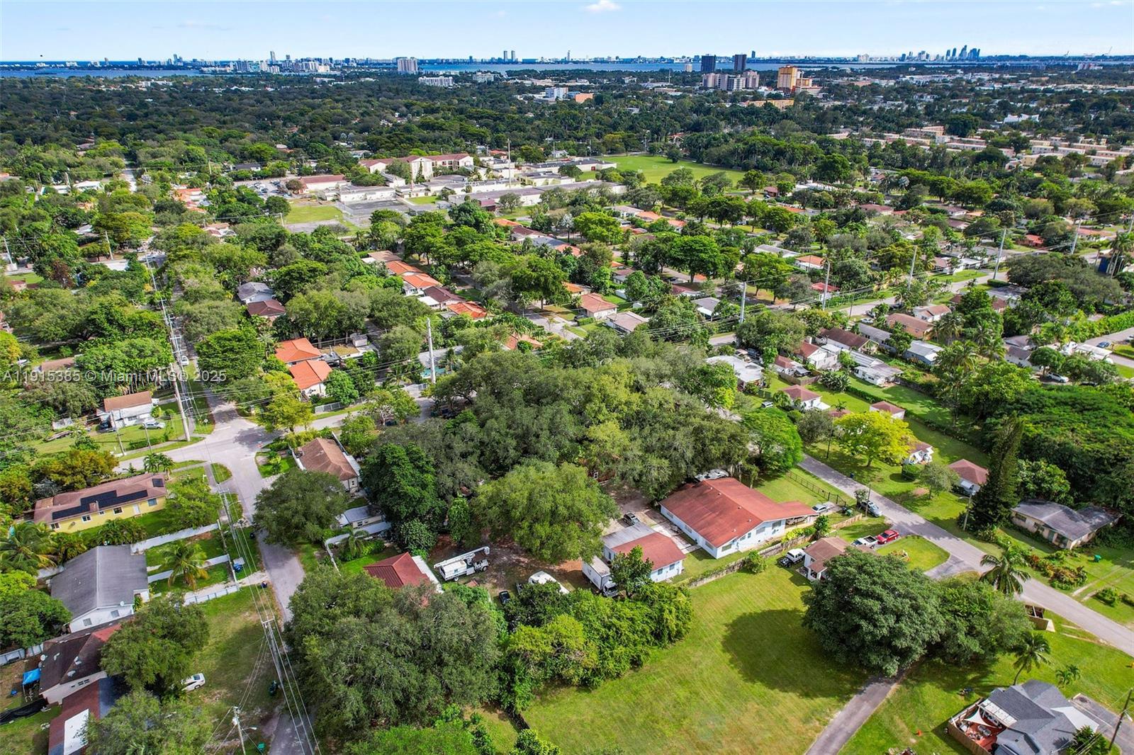   /  4886 кв.футов $ 2025-11-17 0 Фото