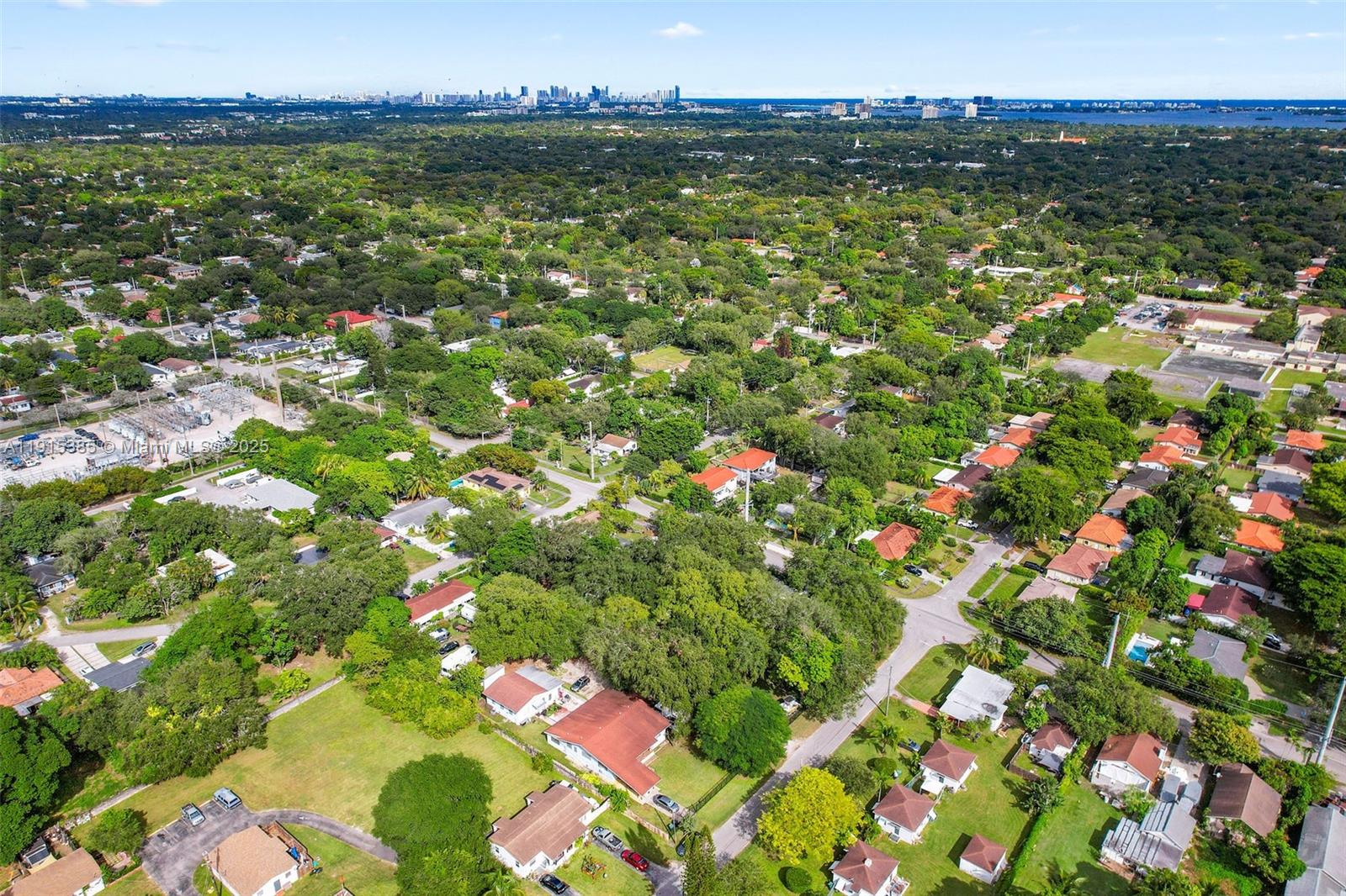   /  4886 кв.футов $ 2025-11-17 0 Фото