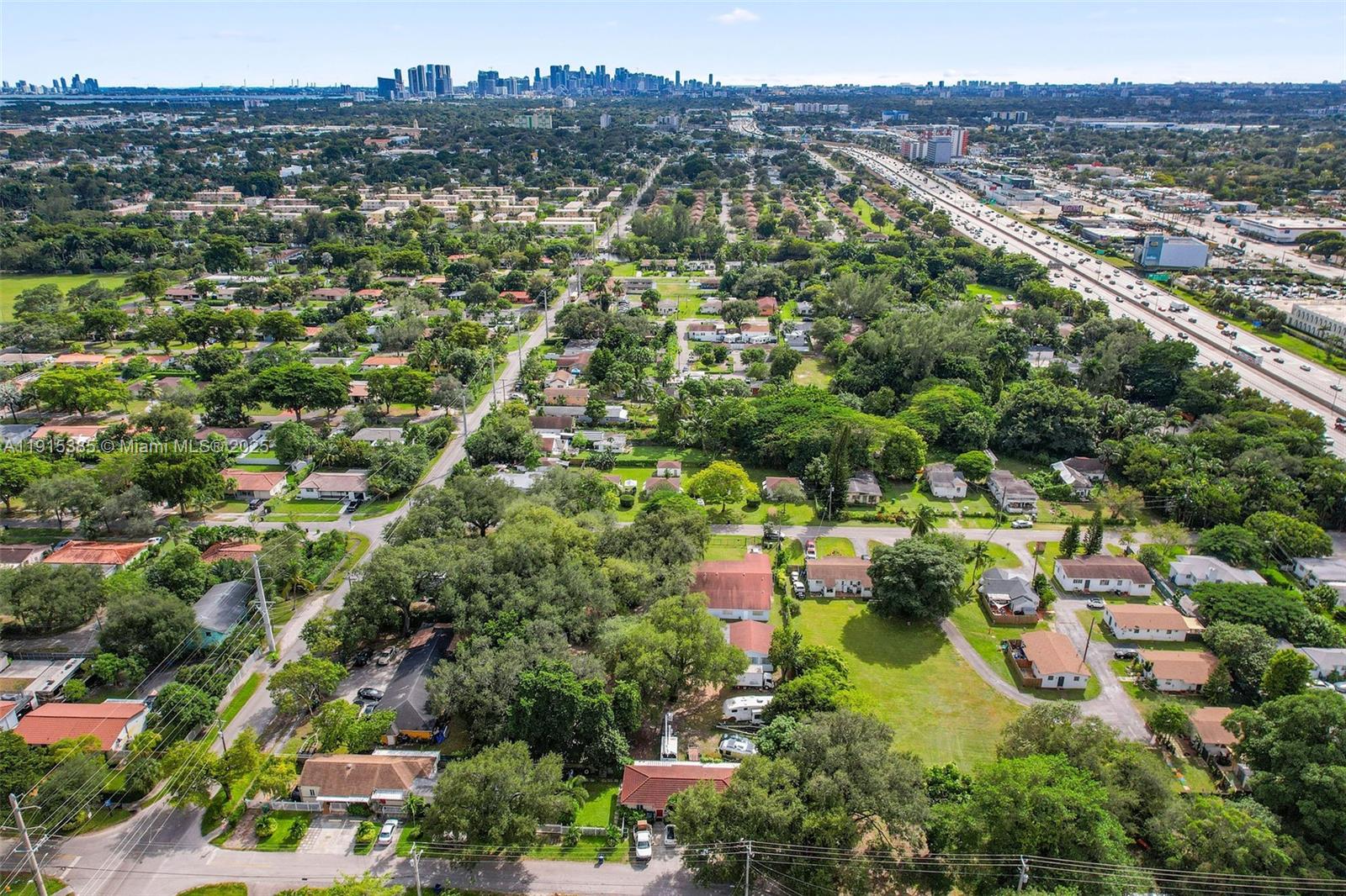   /  4886 кв.футов $ 2025-11-17 0 Фото