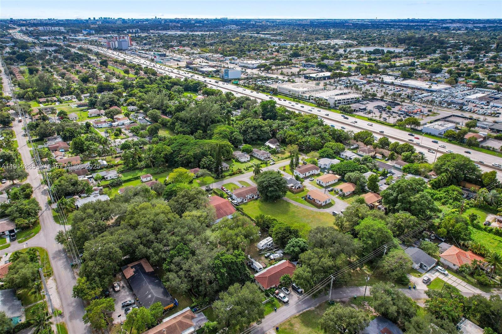   /  4886 кв.футов $ 2025-11-17 0 Фото