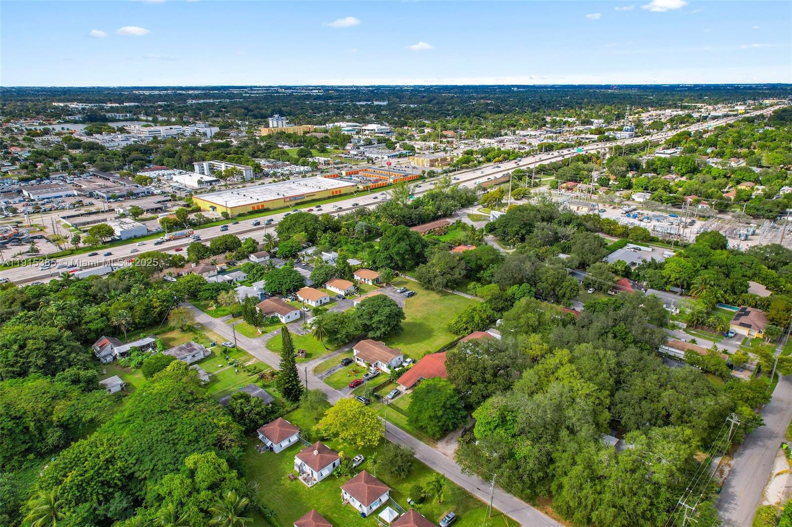   /  4886 кв.футов $ 2025-11-17 0 Фото