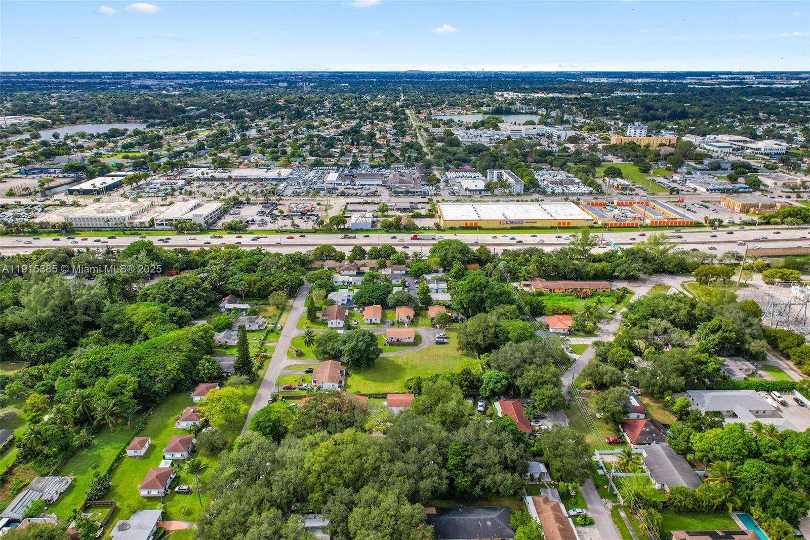   /  4886 кв.футов $ 2025-11-17 0 Фото