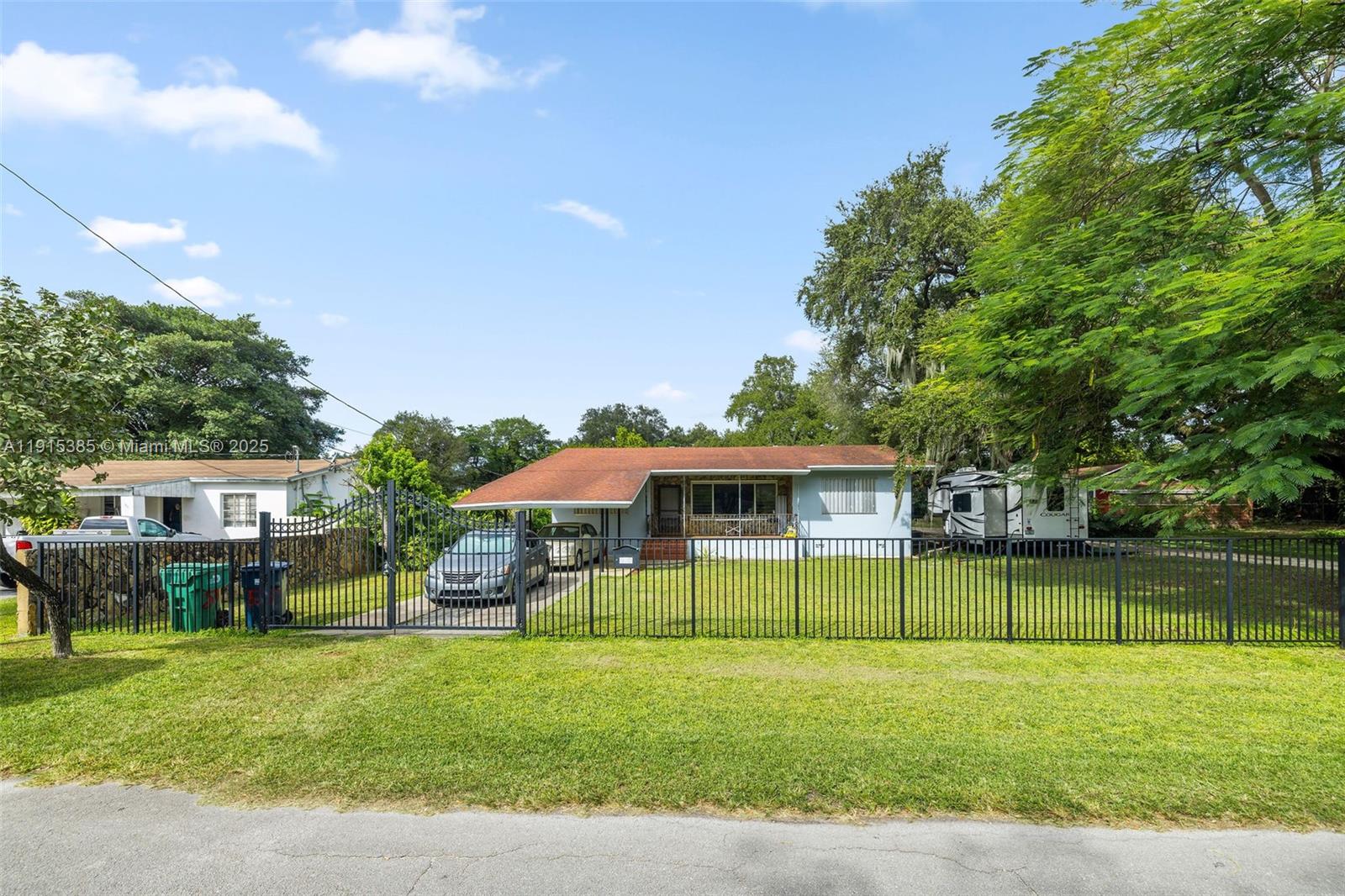   /  4886 кв.футов $ 2025-11-17 0 Фото