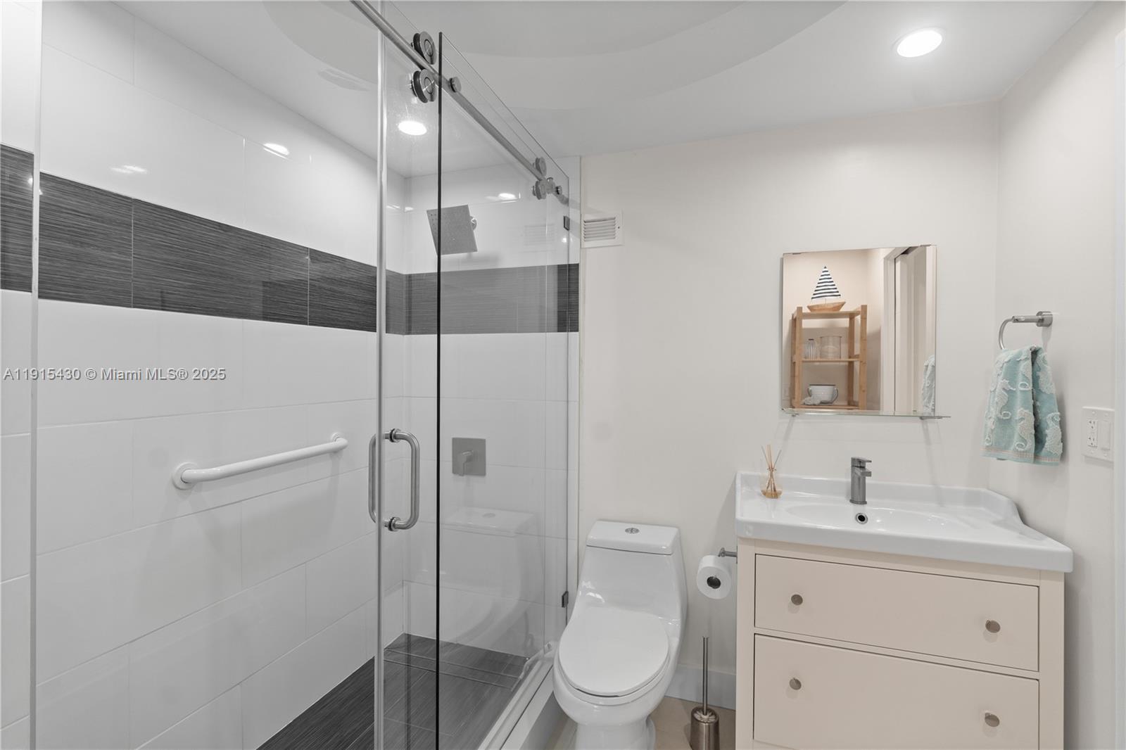 Photo of 3725 Ocean Dr #1225, Hollywood, Florida, 33019 -