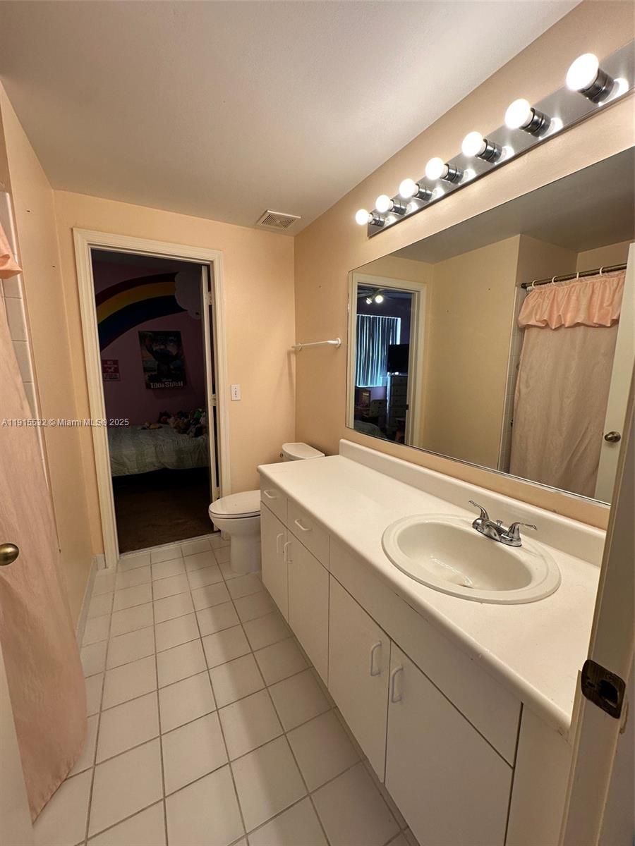 Ver detalles 1365 2 / 2 969 sq. ft. $ 2025-11-17 0 foto