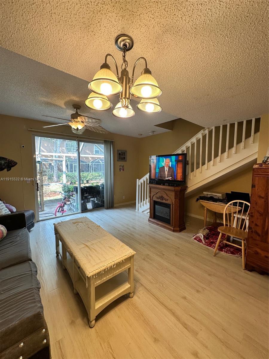 Ver detalles 1365 2 / 2 969 sq. ft. $ 2025-11-17 0 foto