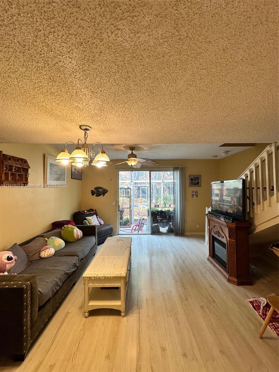 Ver detalles 1365 2 / 2 969 sq. ft. $ 2025-11-17 0 foto