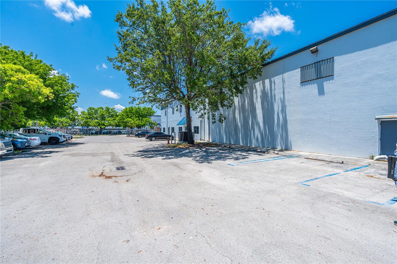   /   sq. ft. $ 2025-11-17 0 Photo