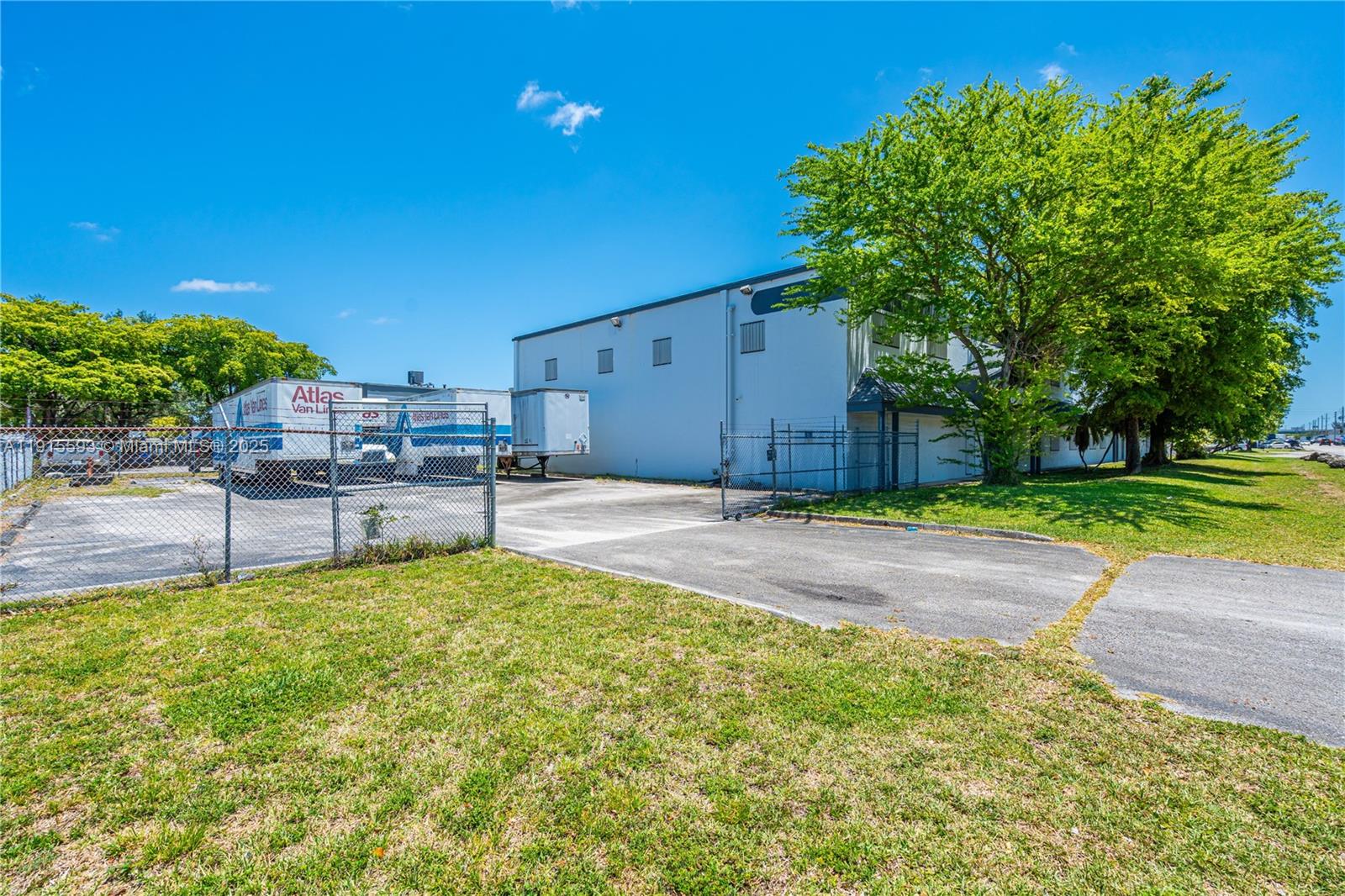   /   sq. ft. $ 2025-11-17 0 Photo