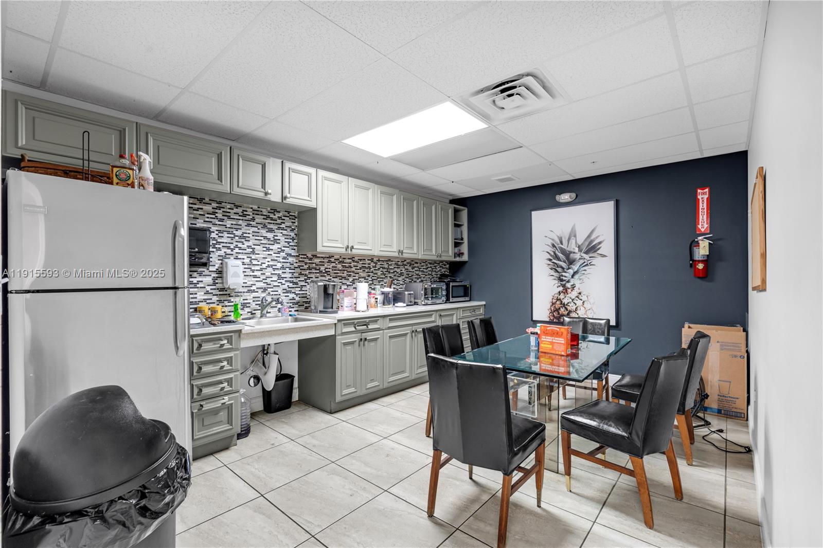   /   sq. ft. $ 2025-11-17 0 Photo