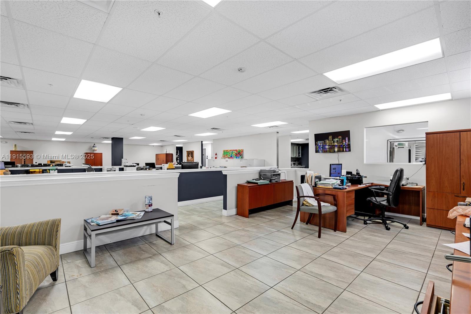   /   sq. ft. $ 2025-11-17 0 Photo