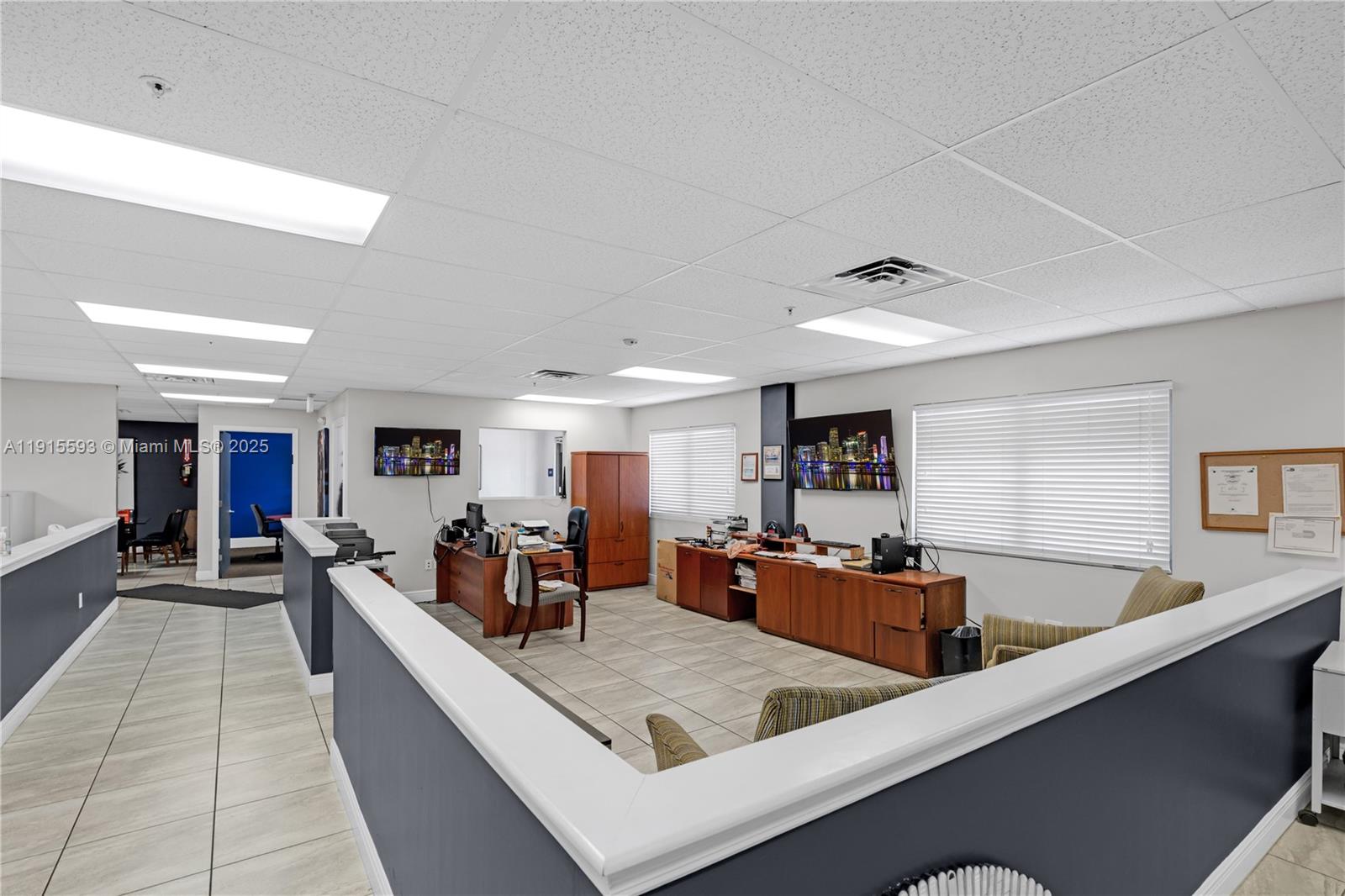   /   sq. ft. $ 2025-11-17 0 Photo