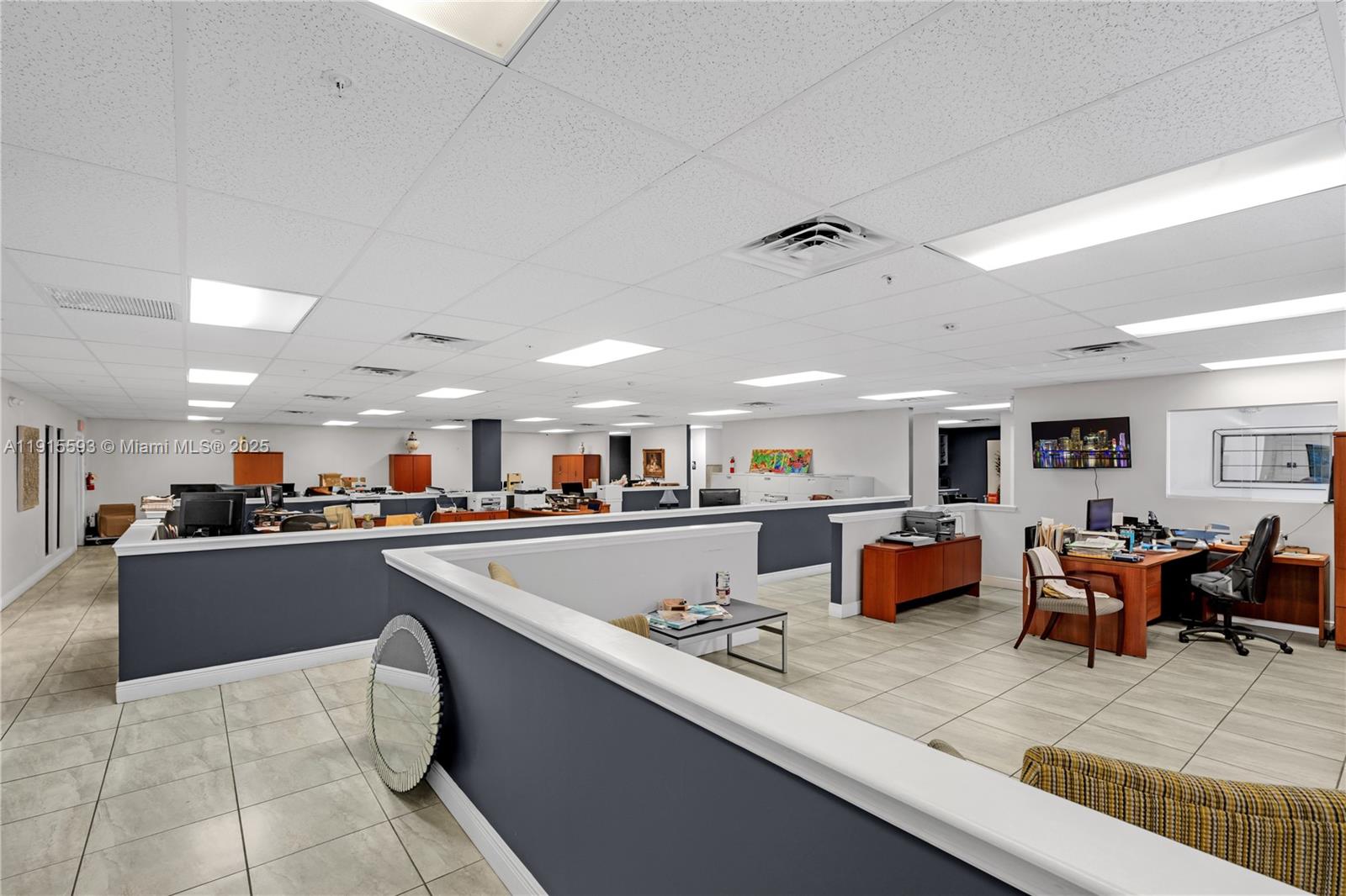   /   sq. ft. $ 2025-11-17 0 Photo