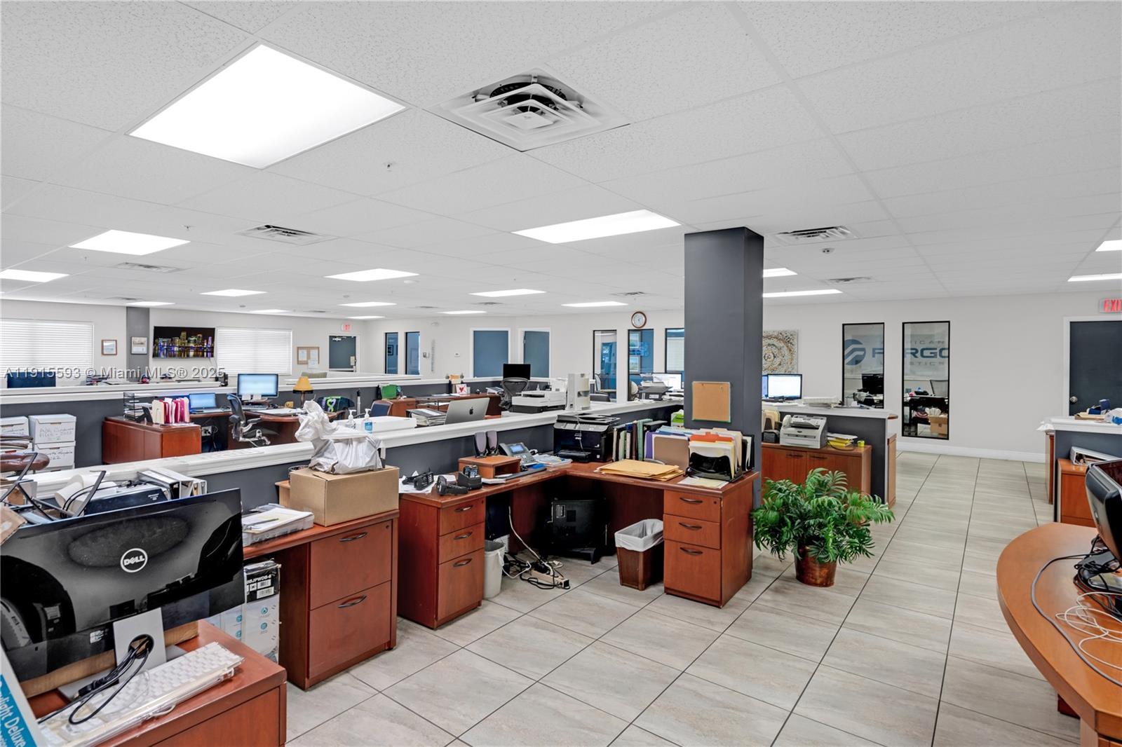   /   sq. ft. $ 2025-11-17 0 Photo