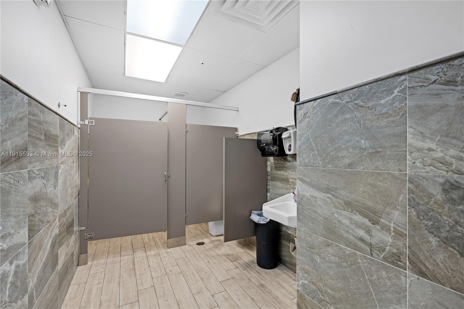   /   sq. ft. $ 2025-11-17 0 Photo