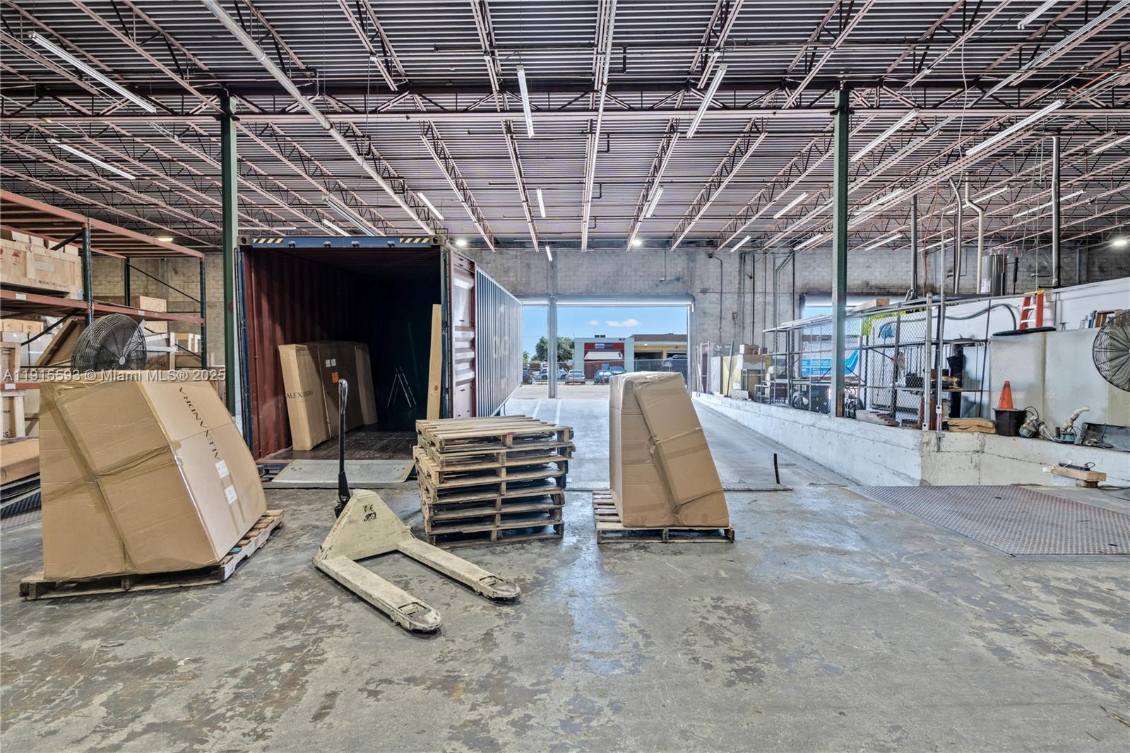   /   sq. ft. $ 2025-11-17 0 Photo