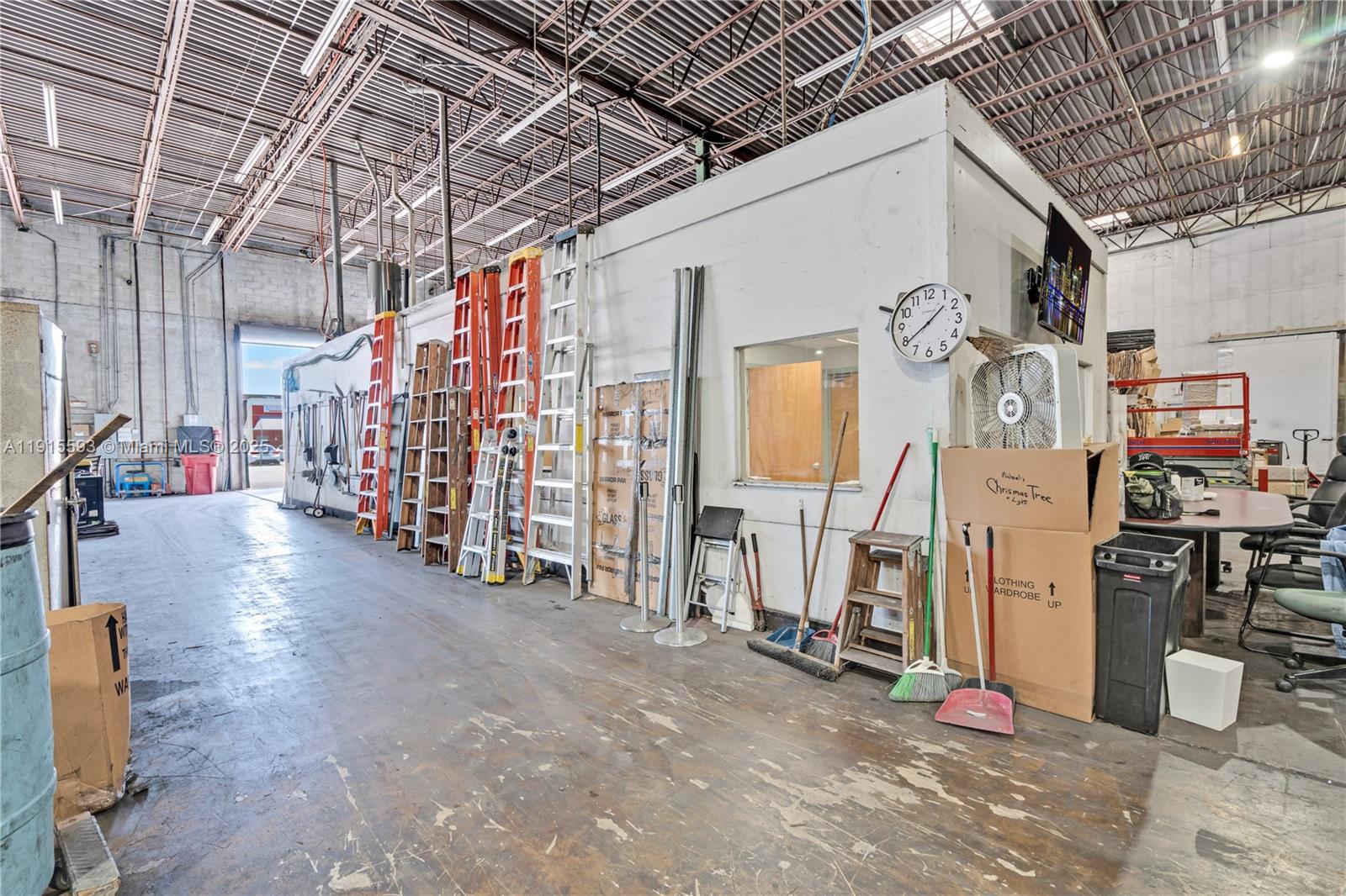   /   sq. ft. $ 2025-11-17 0 Photo