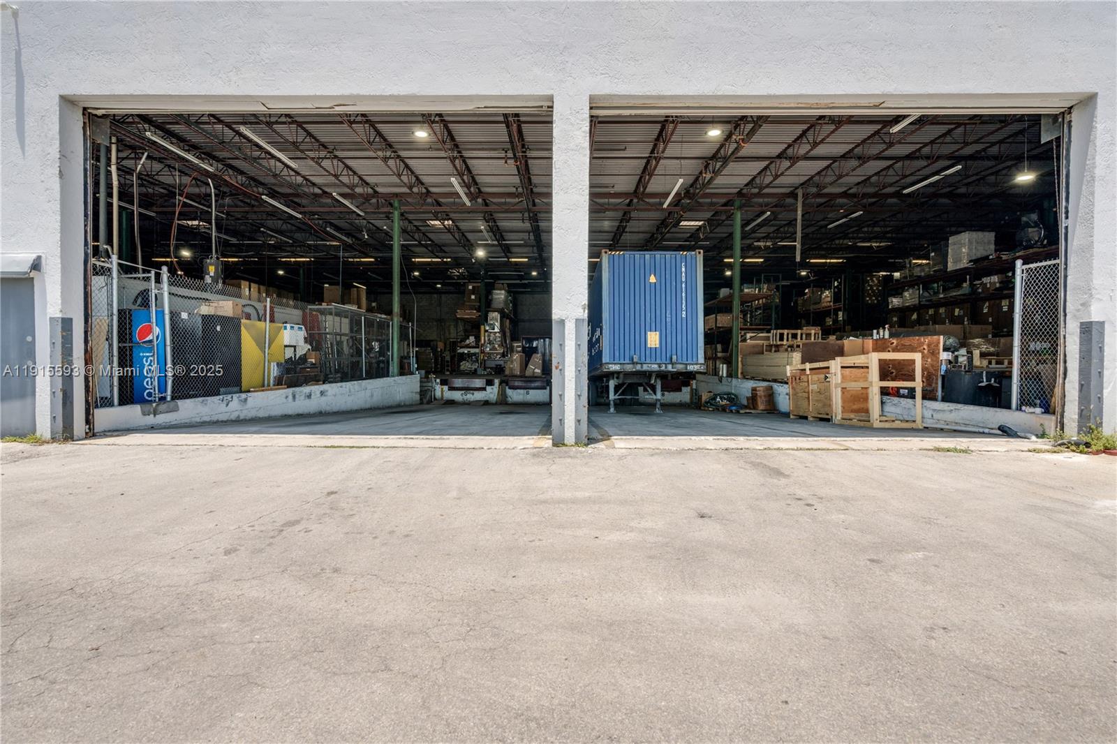   /   sq. ft. $ 2025-11-17 0 Photo