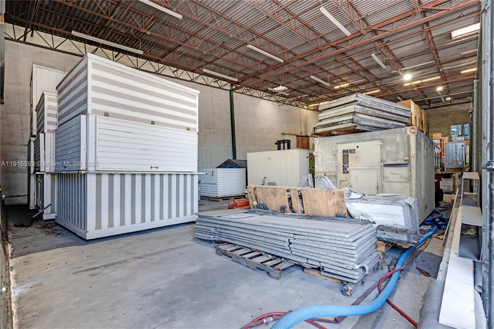   /   sq. ft. $ 2025-11-17 0 Photo