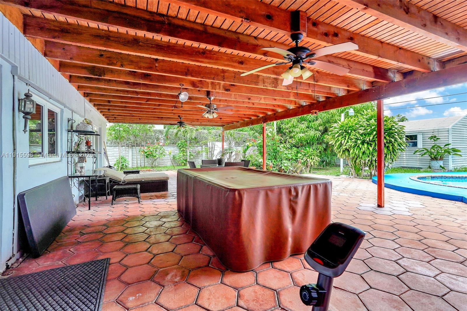   /   кв.футов $ 2025-11-17 0 Фото